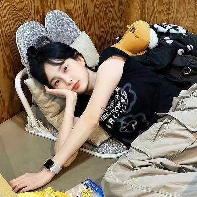 笨拙之极的前辈。