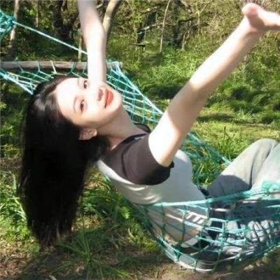 穿越成女明星和霸总谈恋爱